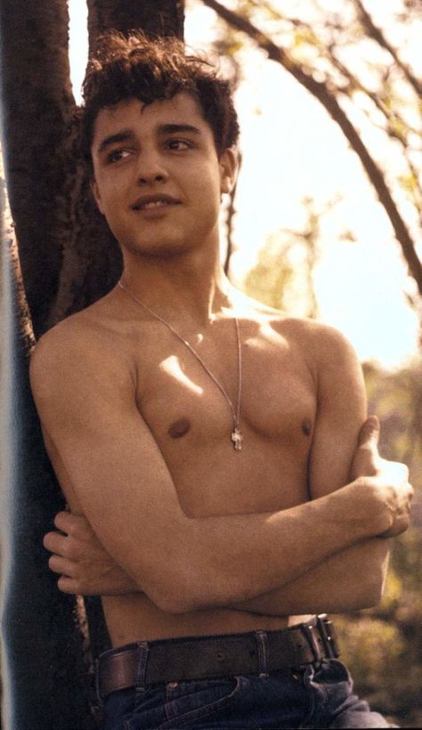 Sal Mineo, Vintage Makeup Looks, Hollywood Men, Vintage Makeup, Couple Poses, Fine Wine, Hollywood Stars, Couple Posing, Makeup Looks