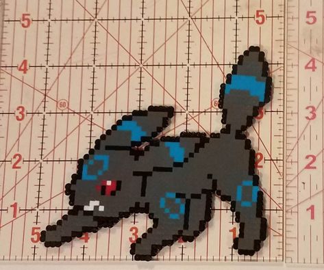 Umbreon Pixel Art, Pokemon Pearl Beads, Bead Pokemon, Pokemon Pearl, Shiny Umbreon, Hama Beads Pokemon, Umbreon Pokemon, Pokemon Perler, Pixel Art Pokemon