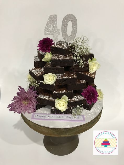 Brownie Tower, Brownie Tower Ideas, Brownies Birthday Cake Ideas, Brownie Wedding Cakes, Decorated Brownies, Birthday Cake Brownies, Chocolate Covered Strawberry Cake, Mountain Cake, Cake Tower