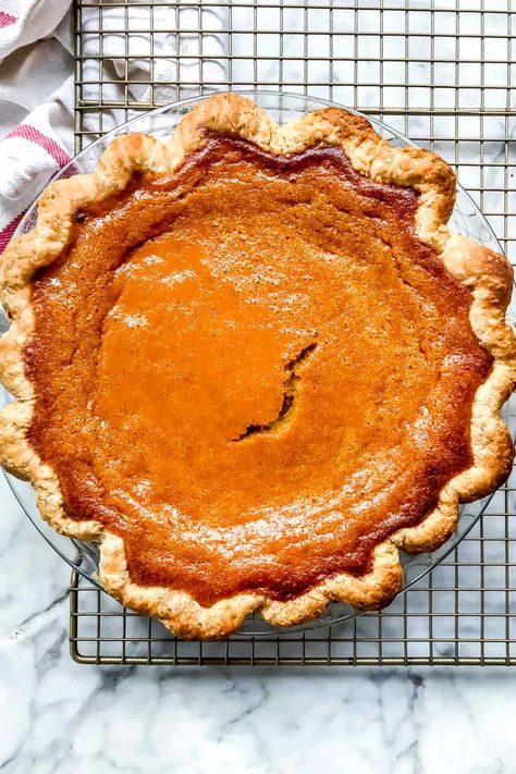 Thanksgiving Entrees, Fresh Pumpkin Pie Recipe, Easy Pumpkin Pie Recipe, Frozen Pumpkin Pie, Pie Inspiration, Pumpkin Pie Crust, Pumpkin Pie From Scratch, Classic Pumpkin Pie Recipe, Fresh Pumpkin Pie