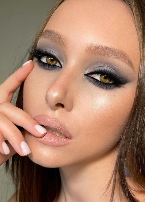 Black And Grey Eyeshadow Looks, Smokey Grey Eye Makeup, Sultry Makeup Looks, Grey Eye Makeup, Red Carpet Makeup, Maquillage On Fleek, Mekap Mata, Grey Makeup, 20 Makeup