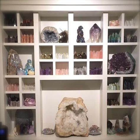 callisto — It’s been feeling so good to be back in the studio... Crystal Book Shelf, Organizing Crystals, Room Decor Crystals, Aesthetic Living Room Ideas, Crystal Collection Display, Rock Display, Crystals Aesthetic, Crystal Room Decor, Glamour Home