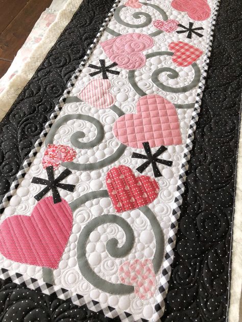 Hearts...hearts...hearts! — Quilting It LLC Quilting Hearts, Quilt Styles, Primitive Hearts, Placemat Ideas, Valentine Table Runner, Quilted Table Runners Christmas, Heart Quilt Pattern, Quilted Table Runners Patterns, Quilting Videos