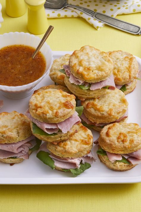 Leftover Ham Recipes Dinners, Ham Biscuits, Easy Easter Recipes, Christmas Brunch Recipes, Leftover Food, Leftover Ham Recipes, Biscuit Sandwich, Easy Brunch Recipes, Easter Brunch Food