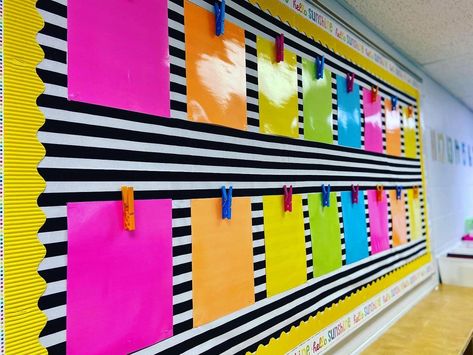 Student Work Wall, Student Work Bulletin Board, Student Work Display, Classroom Art Display, Classroom Organization Elementary, Hallway Displays, Prek Classroom, Class Displays, Art Classroom Decor