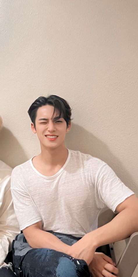 Mingyu Phone Wallpaper, Mingyu Soft Launch Pictures, Mingyu Seventeen Wallpapers Aesthetic, Mingyu Boyfriend Pics, Wonwoo And Mingyu Wallpaper, Mingyu Cute Wallpaper, Mingyu Smiling, Seventeen Mingyu Wallpapers, Mingyu Seventeen Cute