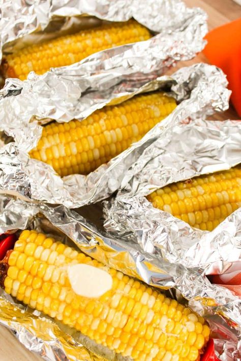 How To Grill Corn, Corn In The Oven, Grill Corn, Cob Oven, Grilled Corn On The Cob, Grilled Side Dishes, Seasoned Corn, Foil Dinners, How To Cook Corn