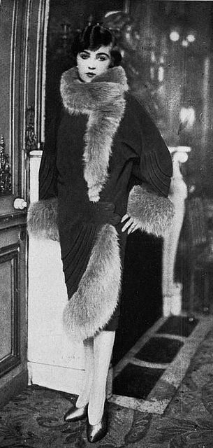 1929 Coat Paris November, Roaring 1920s, 20s Dresses, Roaring 20, 1930s Style, 1920 Fashion, Vintage Pics, Standard Poodles, 20s Fashion