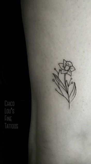 Tattoos Daffodil, Random Tattoos, Pisces Tattoo Designs, Pisces Tattoo, Daffodil Tattoo, Pisces Tattoos, Butterfly Tattoos For Women, Pen Tattoo, Plum Fruit