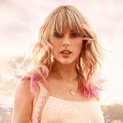 Taylor Swift 壁紙, Taylor Swift Pink, Taylor Swift Photoshoot, Taylor Swift Fotos, Miss Americana, Dip Dye Hair, Estilo Taylor Swift, Taylor Swift Videos, Taylor Swift Hair