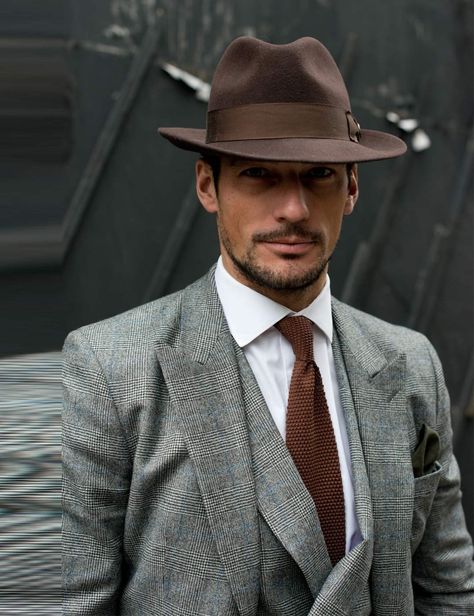 London's great street style | 20s Mens Fashion, Man Wearing A Suit, Fedora Outfit, Wool Hat Men, Der Gentleman, Mens Fedora, Mens Hats Fashion, Fedora Hat Men, Mens Fashion Work