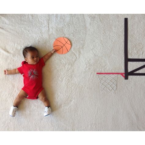 Baby Basketball Photoshoot, Baby Pictures Ideas Boy, Baby Boy 1 Month Photo Ideas, Monthly Photoshoot Ideas For Baby Boy, Baby Boy Monthly Pictures Ideas, Newborn Pictures Diy, Baby Boy Photo Shoot Ideas, Monthly Baby Photos Boy, Baby Photo Shoot Ideas