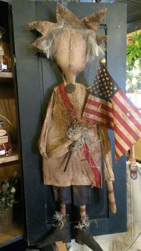 Primitive Americana Crafts, Primitive Patriotic Crafts, Patriotic Decorations Diy, Fouth Of July Crafts, Patriotic Doll, Spring Wood Crafts, Patriotic Diy, Primitive Doll Patterns, Americana Crafts