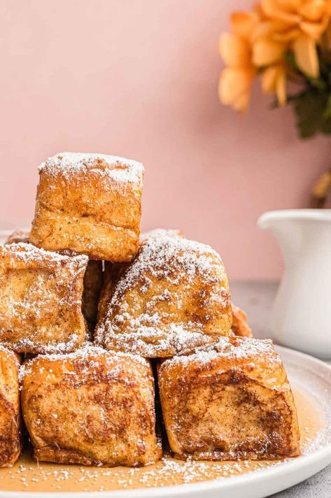 French Toast Bites Recipe, Hawaiian Roll Recipes, Hawaiian Roll French Toast, Tea Finger Sandwiches, Kings Hawaiian Rolls, Sandwiches For A Crowd, Hawaiian Breakfast, Churro French Toast, Sandwiches For Dinner