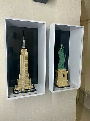 Lego Display Shelves, Lego Playroom, Lego Display Shelf, Lego Display Case, Lego Display Ideas, Lego Room Decor, Classical Facade, Lego Decorations, Architecture Series