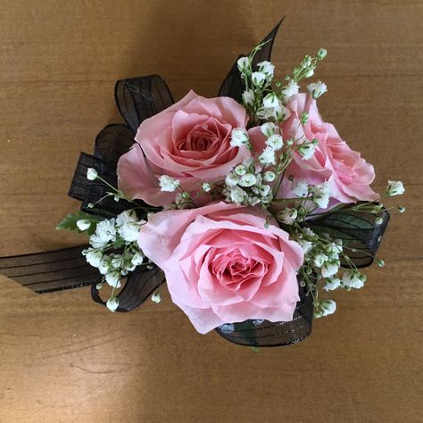 Black Dress Corsage, Pink And Black Corsage, Pink Rose Corsage, Black Corsage, Senior Hoco, Corsage Ideas, White Corsage, Homecoming Flowers, Hoco 2024