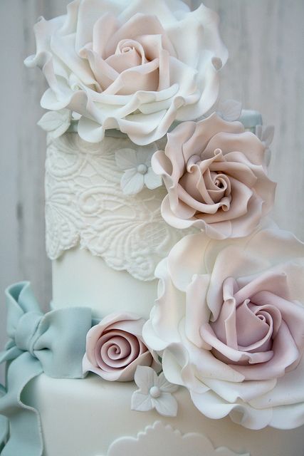 Gumpaste Roses, Cotton And Crumbs, Dessert Oreo, Fabulous Cakes, 3 Tier Cake, Bakery Cake, Cake Flowers, Gum Paste Flowers, Coming Up Roses