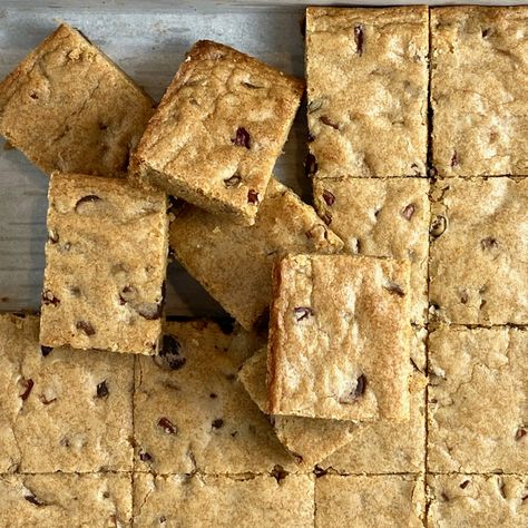 Coffee Blondies | thebrookcook 7brew Blondie Coffee Recipe, Coffee Blondies Recipe, Coffee Blondies, Blondie Variations, Blondie Brownies Applebees, Chickpea Blondie Brownies, Sarah Kieffer, Vanilla Bean Blog, Desert Bars