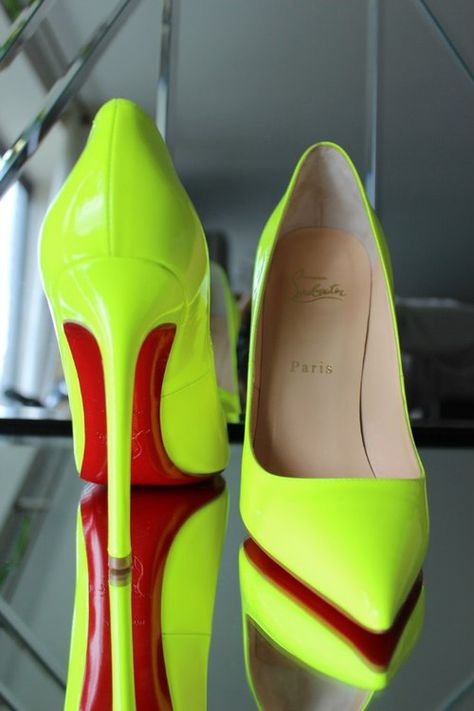 Lime green heels Mode Shoes, Green Pumps, Red Bottom Shoes, Red High Heels, Hot Heels, Red Bottoms, Green Shoes, Shoe Obsession, Platform Pumps