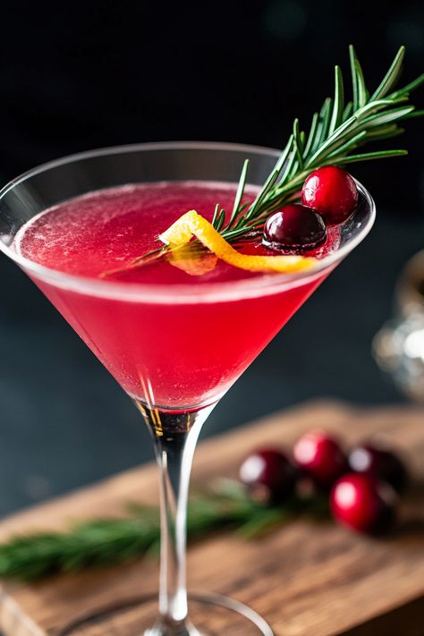 Easy Christmas Martini Very Merry Ornamentini, Merry Berry Martini, Vodka Martini Recipes Easy, Easy Christmas Martini Recipes, Savory Martini Recipes, Flirtini Martini, Christmas Martini Holiday Drinks, Martini Recipes Christmas, Almond Joy Martini Recipe