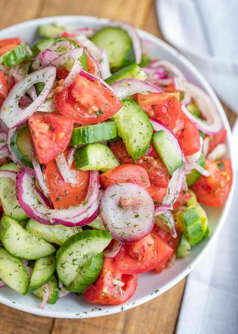 Cucumber Tomato Salad with a quick and easy dill vinaigrette in just 10 minutes is the perfect side salad full of fresh summer vegetables. #tomato #cucumber #salad #summer #grilling #side #healthy #dinnerthendessert Bbq Chicken Side Dishes, Avocado Dips, Dill Vinaigrette, Cucumber And Tomato Salad, Cucumber And Tomato, Salad Appetizer Cups, Dinner Then Dessert, Salad Summer, Summer Vegetables