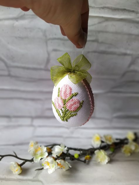 Excited to share the latest addition to my #etsy shop: #Pinktulip hanging #Easteregg, #Finished #crossstitch #Easterornaments, #Spring #flower #decorations, #Embroidery Easter egg #pink #easter #green #hangingornament #flowerdecoration #tulip Embroidered Easter Eggs, Cross Stitch Easter Eggs, Cross Stitch Easter, Easter Cross Stitch, Stitch Easter, Egg Ornaments, Etsy Embroidery, Blackwork Cross Stitch, Easter Ornaments