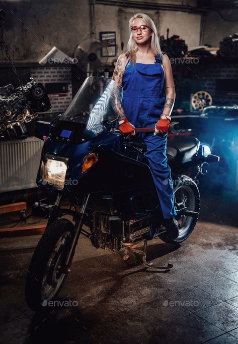 Mechanic Photoshoot Female, Girl Mechanic Outfit, Female Car Mechanic Aesthetic, Girl Mechanic, Mechanic Girl, Female Mechanic, Tattooed Hands, Girl Mechanics, Woman Mechanic