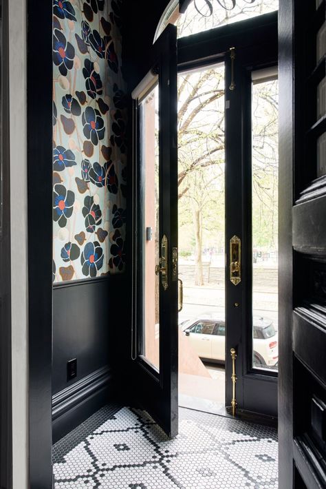 The Insider: Vibrant Color in a Fort Greene Brownstone | Brownstoner Vestibule Tiles Entrance, 1930s Entryway, Brownstone Hallway, 1930s Hallway Ideas, Victorian Brownstone, Classic Entryway, Foyer Tile, Brownstone Interiors, Nyc Brownstone