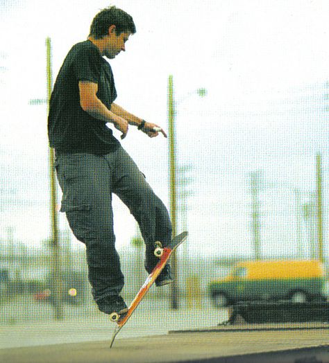 Rodney Mullen - a creative genius. He's a math & physics genius, likely-autistic and greatest skateboarder in history. Tony Alva, Rodney Mullen, Street Skating, Skate Photography, Classic Skateboard, Old School Skateboards, Skate And Destroy, Skateboard Photography, Pro Skaters