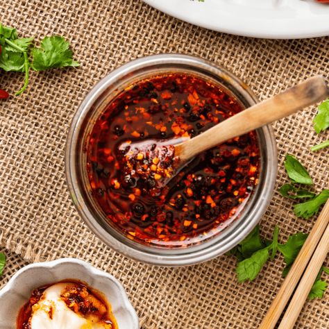 Ginger Scallion Lobster (蔥薑龍蝦) - Wok and Kin Hot Chili Oil Recipe, Homemade Chili Oil, Easy Homemade Chili, Hot Chili Oil, Chili Oil Recipe, Canh Chua, Easy Chili, Homemade Chili, Vegetarian Chili