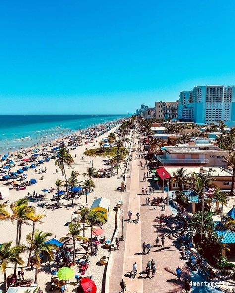 Credit to @4martymcfly ➖➖➖➖➖➖➖➖➖➖➖➖➖➖➖➖➖ Hollywood Boardwalk ➖➖➖➖➖➖➖➖➖➖➖➖➖➖➖➖➖ #hollywoodfl #ftlauderdalebeach #travelgram #drone… Hollywood Florida Boardwalk, Miami Boardwalk, Hollywood Florida, Hollywood Fl, Old Florida, Miami Florida, Miami Beach, Dolores Park, Vision Board