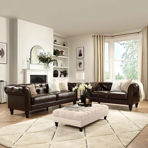 Living Room Inspiration Leather Sofa, Formal Lounge Room Ideas, Chesterfield Sofa Living Room Ideas, Old English Living Room, Black Leather Sofa Living Room Decor, Black Leather Sofa Living Room, White Sitting Room, Chesterfield Sofa Living Room, Road Drawing