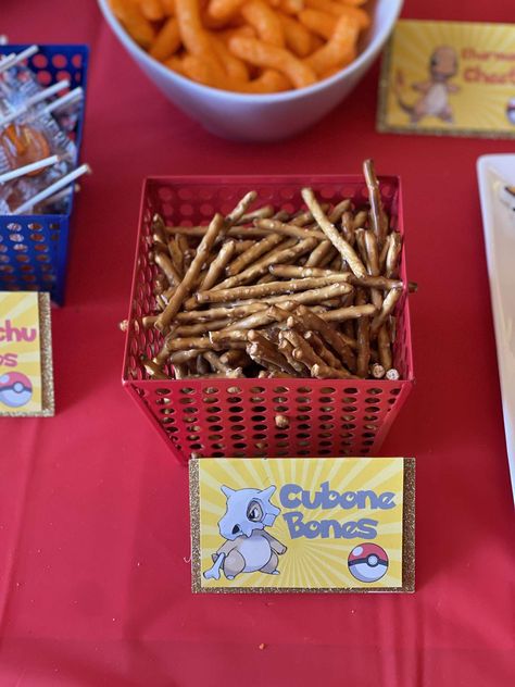 Pokémon Birthday Party | CatchMyParty.com Pokémon Birthday Food Ideas, Pokemon Birthday Snacks, Pokemon Snacks Ideas, Pokemon Themed Food, Pokemon Party Food, Pokémon Birthday Ideas, Pokemon Snacks, Pokemon Birthday Party Ideas, Pokémon Birthday Party