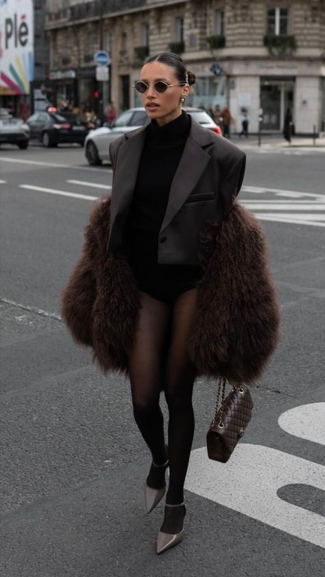 Fall Paris Fashion, Blazer Dress Winter Outfit, Fall Outfits Paris, Glam Outfit Aesthetic, Cold Weather Brunch Outfit, 2024 Winter Fashion Trends, Paris Winter Style, Nyc Club Outfit, Nyfw Aesthetic