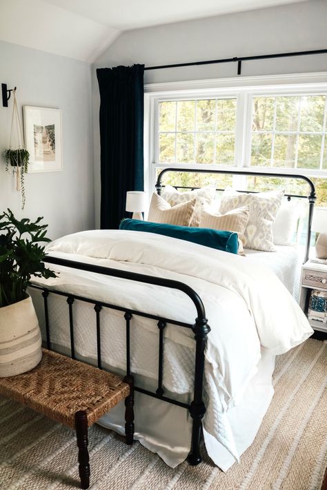 Easy Bedding Ideas and Curtain Panel Tips | Classic white guest room | Explore this effortless modern neutral farmhouse with fluffy white bedding, an iron bed frame, and coastal rug. #bedroom #beddingideas #modernfarmhouse White Fluffy Bedding, Guests Room, Aspen Grove, Airbnb Ideas, Nesting With Grace, Iron Bed Frame, Shore House, Gorgeous Bedrooms, Fall Bedroom