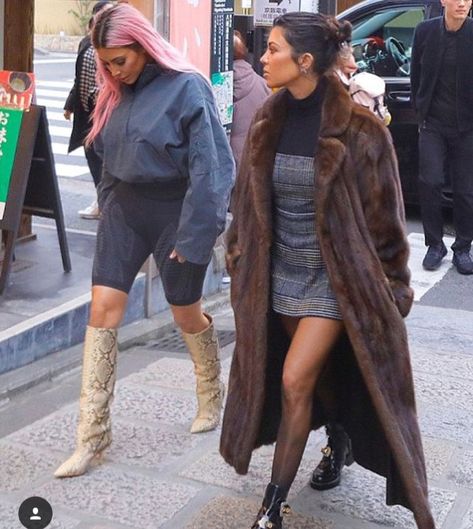 Kourtney Kardashian Fashion, Kourtney Kardashian 2018, Kardashian Fashion, Kourtney Kardashian Style, Boots Outfit Ankle, Kim K Style, Jenner Style, Kardashian Style, Star Style