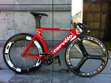 FIXED GEAR CERVELO T3 MONOCOQUE CARBON HED Track Bike Fixed Gear, Bicycle Paint Job, Bike Swag, Bicycle Track, Bike Outfits, Track Cycling, Single Speed Bike, Bicycle Painting, Fixed Gear Bicycle