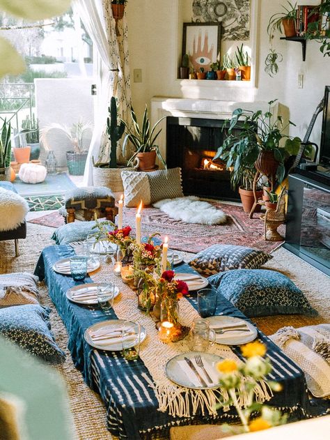 #thecovetlist Floor Seating Living Room, Boho Apartment Decor, Bohemian Style Decor, Boho Floor, Boho Living Room Decor, Hosting Thanksgiving, Chic Spaces, Amazing Decor, Floor Seating