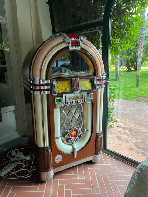 #jukebox #music #musician #old #vinyl #vintage #vintagedecor #vintagestyle #vinylcollection #records Vinyl Vintage, Methodist Church, Time Magazine, Vintage Music, Vintage Decor, Musician, Vintage Fashion, Room Decor, Vinyl