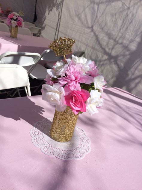 Princess Birthday Party Centerpieces Diy, Princess Crown Centerpiece Ideas, Princess Tea Party Centerpieces, Princess Themed Centerpieces, Princess Theme Centerpieces Diy, Princess Theme Baby Shower Centerpieces, Princess Birthday Party Centerpieces, Crown Centerpiece Ideas, Pink Centerpieces Birthday