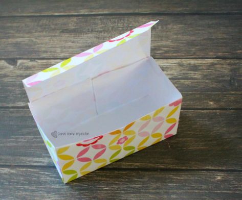 Paper Plate Box, Paper Box Tutorial, Homemade Gift Boxes, How To Make A Gift Bag, Treat Packaging, Diy Scrapbook Paper, Paper Box Diy, Paper Boxes, Diy Craft Tutorials