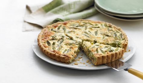 Delicious recipes for you to try with eggs, including breakfast, lunch and dinner recipes, seasonal recipes and Christmas and Easter recipe Asparagus Tart Recipes, Host Brunch, Best Egg Recipes, Asparagus Tart, Vegetable Tart, Kraft Foods, Creamy Asparagus, Parmesan Asparagus, Egg Bake