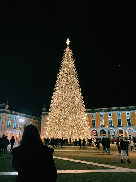 Ansel Briarcliff, Madrid Aesthetic, Photos Winter, Christmas Aesthetic Wallpaper, Dreams Do Come True, Last Christmas, Portugal Travel, Winter Aesthetic, Cold Season