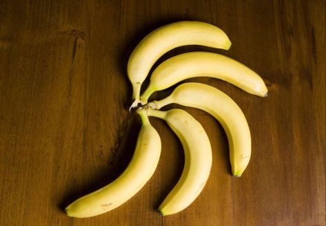 Keep Bananas From Turning Brown, Food Knowledge, Go Browns, Log Cake, Fruits Photos, Organize Your Kitchen, Ways To Organize, Vegan Nutrition, Preserving Food