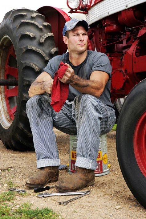 I wish I had a broken down tractor... Farmer Boy, Cowboy Up, Farm Boys, Country Men, Country Boys, Male Beauty, Mens Hairstyles, Boy Outfits, Tractor