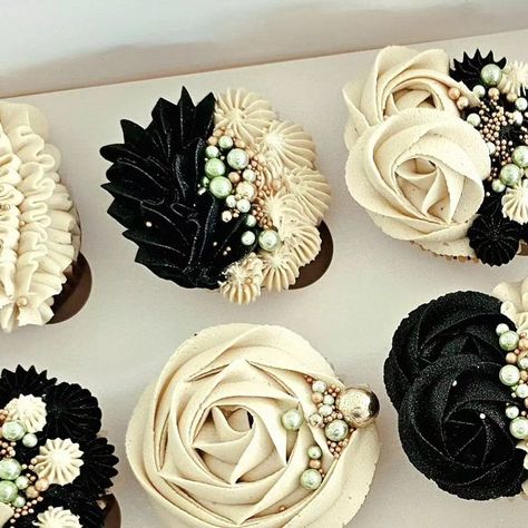 Goth Cupcakes Wedding, Goth Cupcakes, Black And White Cupcakes, Fathers Day Cupcakes, Moody Green, Green Cupcakes, Black And White Wedding Theme, Bridal Shower Cupcakes, Cupcake Tutorial