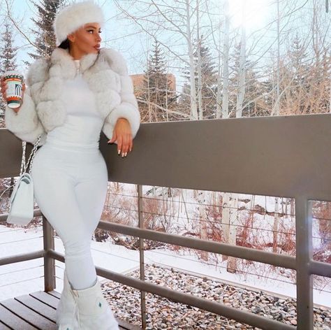 Brown Jordans, Snowy Outfits, Aspen Outfit Winter, Aspen Trip, Female Bodysuit, Winter Wonderland Outfit, Snow Outfits For Women, Winter Inspo Outfits, Winter Vacation Outfits