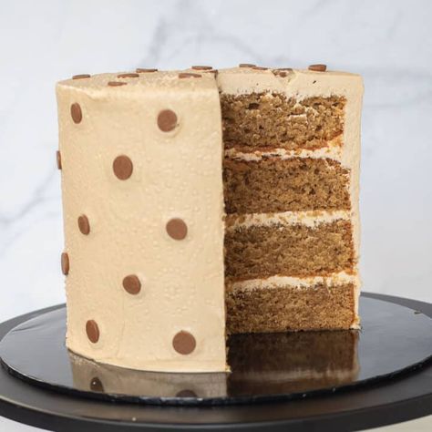 A deliciously moist and aromatic coffee-flavored cake, filled and decorated with yummy coffee buttercream and coffee-flavored chips! #coffeeflavoredcake #coffeeflavoredcakerecipes #bestcoffeeflavoredcake #homemadecoffeeflavoredcake #howtomakecoffeeflavoredcake #coffeeflavoredcakeideas #decoratedtreats #coffeelayercake #coffeecakerecipe Mocha Flavored Cake, Coffee Flavored Box Cake, Coffee Cake Decoration Birthdays, Coffee Flavored Cake Recipes, Coffee Birthday Cake, Coffee Flavored Cake, Flavored Buttercream, Coffe Cake, Perfect Cake Recipe