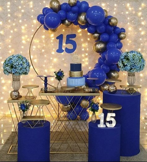 Blue And Gold Birthday Party, Hombre Cake, Modern Birthday Cakes, Blue Sweet 16, Sweet 15 Party Ideas, Black And Gold Balloons, Gold Birthday Party, Birthday Balloon Decorations, Royal Blue And Gold