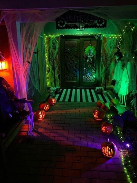 Halloween House Themes Outside, Front Yard Halloween Themes, Halloween Light Ideas Outdoor, Beetlejuice House Decorations, Beetle Juice House Decor, Beetlejuice Outdoor Decor, Beetlejuice Themed Decor, Halloween Beetlejuice Decorations, Beetlejuice House Decor